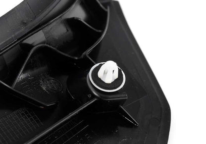 Tapa canaleta agua derecha OEM 63218493822 para BMW F90 M5, M5 CS y G30 518d, 520d, 520d xDrive. Compatible con modelos fabricados entre 2020 y 2023. Pieza original BMW.