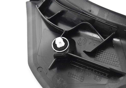 Tapa embellecedora canalón de agua izquierda OEM 63218493821 para BMW F90, G30, G38. Original BMW.