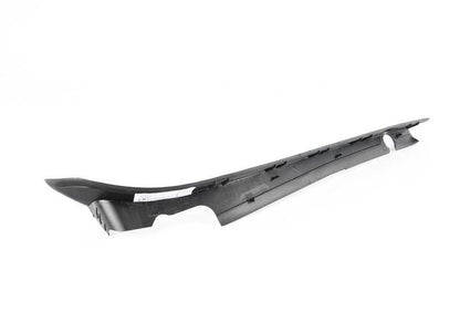 Sellado lateral derecho OEM 51768061844 para BMW F80, F82, F83. Original BMW.