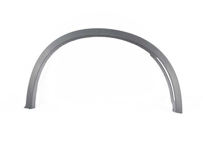 Aletín paso de rueda delantero izquierdo OEM 51777319843 para BMW F16. Original BMW.
