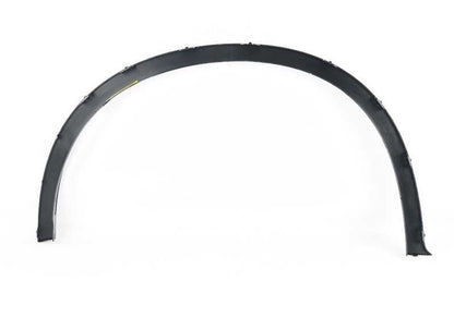 Aletín paso de rueda delantero izquierdo OEM 51777319843 para BMW F16. Original BMW.