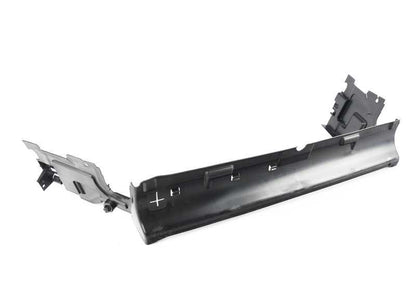 Guía de aire inferior del radiador OEM 51747359797 para BMW G11, G12. Original BMW.