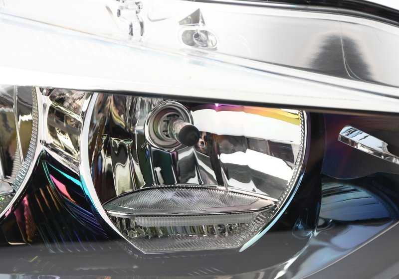 Faros delanteros halógenos derecho OEM 63117365600 para BMW F30, F31. Original BMW.