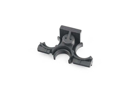 Soporte tubo de agua OEM 64118390699 para BMW E36. Original BMW.