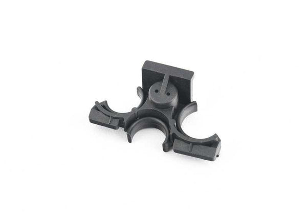 Soporte tubo de agua OEM 64118390699 para BMW E36. Original BMW.