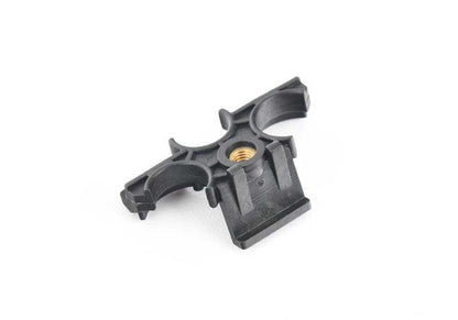 Soporte tubo de agua OEM 64118390699 para BMW E36. Original BMW.