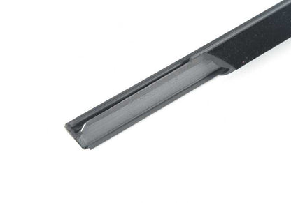 Sellado exterior de puerta trasera izquierda OEM 51357258291 para BMW F31. Original BMW.