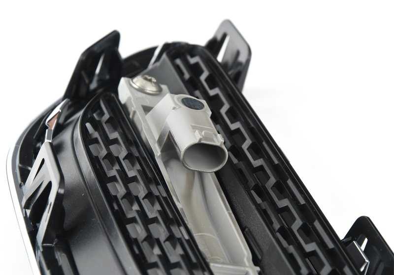 Rejilla decorativa lateral delantera derecha OEM 51134805798 para BMW Serie 5 F10. Original BMW.