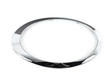 Anillo embellecedor faros delantero derecho cromado OEM 51137351372 para MINI Clubman F54, F54 LCI. Original MINI.