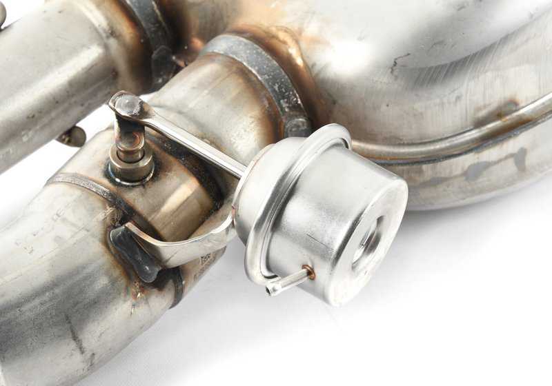 Silencioso trasero derecho con válvula de escape OEM 18307849761 para BMW F06, F12, F13. Original BMW.