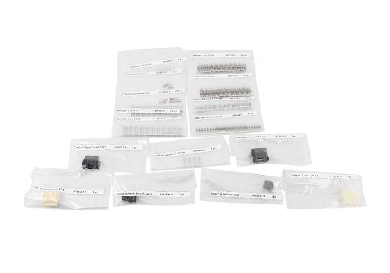 Kit de reparación de conector con piezas de fijación OEM 61116940863 para BMW E60, E61. Original BMW.