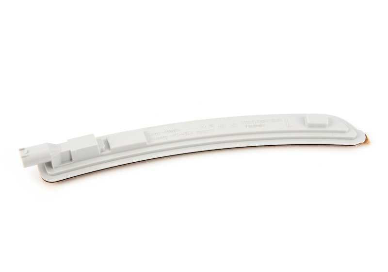LEFT LETTER PILOT OEM 6314731077 for BMW E70, E71, E72. BMW original lateral marking light for several X5 and X6 models.