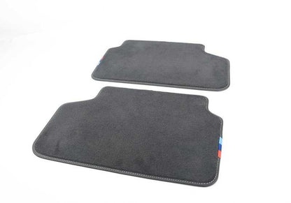 Alfombrillas M Performance OEM 51472465744 para BMW G30, G30N, G31, G31N, F90. Juego completo de alfombrillas originales BMW, diseño deportivo con logotipo M Performance, ajuste perfecto y materiales de alta calidad.