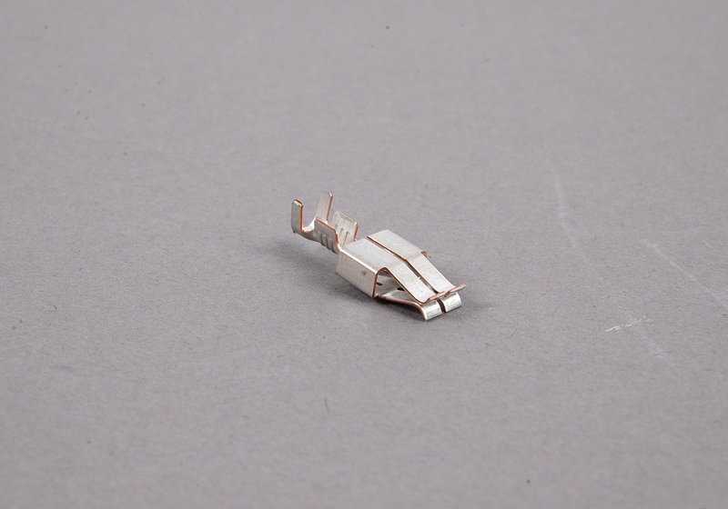 Conector eléctrico OEM 61131358924 para BMW E21, E30, E12, E28, E24, E23. Compatible con múltiples versiones antiguas de BMW Serie 3, 5, 6 y 7. Original BMW.