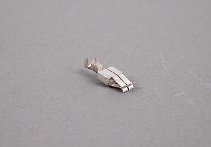 Conector eléctrico OEM 61131358924 para BMW E21, E30, E12, E28, E24, E23. Compatible con múltiples versiones antiguas de BMW Serie 3, 5, 6 y 7. Original BMW.