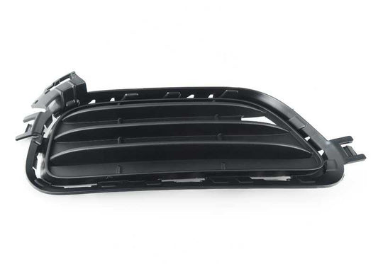 Rejilla lateral izquierda cerrada OEM 51117338513 para BMW X3 F25. Pieza original BMW. Ideal para sustituir la rejilla dañada del parachoques delantero en el lateral del conductor.