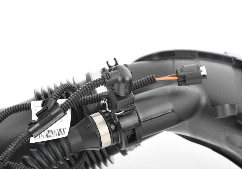 Tubo de admisión de aire OEM 13718574784 para BMW F10, F02. Pieza original BMW.