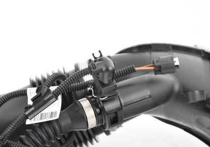 Tubo de admisión de aire OEM 13718574784 para BMW F10, F02. Pieza original BMW.