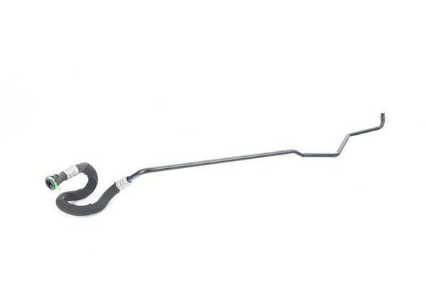Tubo de aceite del radiador OEM 17227577639 para BMW E90, E91, E92, E84 (325i xDrive). Repuesto original BMW.