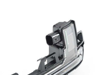 Luce intermittente aggiuntiva nello specchio destro per BMW X3 F97, G01, G08, X4 F98, G02, X5 F95, G05, X6 F96, G06, X7 G07, XM G09 (OEM 63137441440). BMW originale.