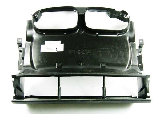 Conducto de aire frontal OEM 51718202831 para BMW E46. Original BMW.