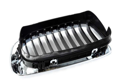 Rejilla de adorno derecho OEM 51138208686 para BMW Serie 3 E46 316Ci, 318Ci... y más. Original BMW.