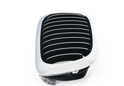 Rejilla de adorno derecho OEM 51138208686 para BMW Serie 3 E46 316Ci, 318Ci... y más. Original BMW.