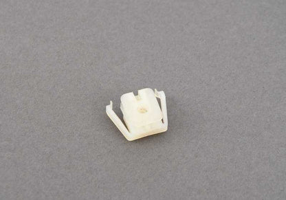 Durchschnittlicher Clip für die BMW 3 E46 -Serie (OEM 54317045700). Original BMW