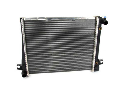 Radiador de agua con refrigeración de aceite de cambio OEM 17111176901 para BMW Serie 3 E30 (320i, 323i) con motores M20 y transmisión automática. Original BMW.