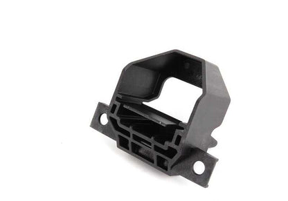 Lower Support of the OEM radiator 17117591647 for BMW E81, E82, E87, E87N, E88, E90, E90N, E91, E91N, E92, E92N, E93, E93N, E84, E89. Original BMW.