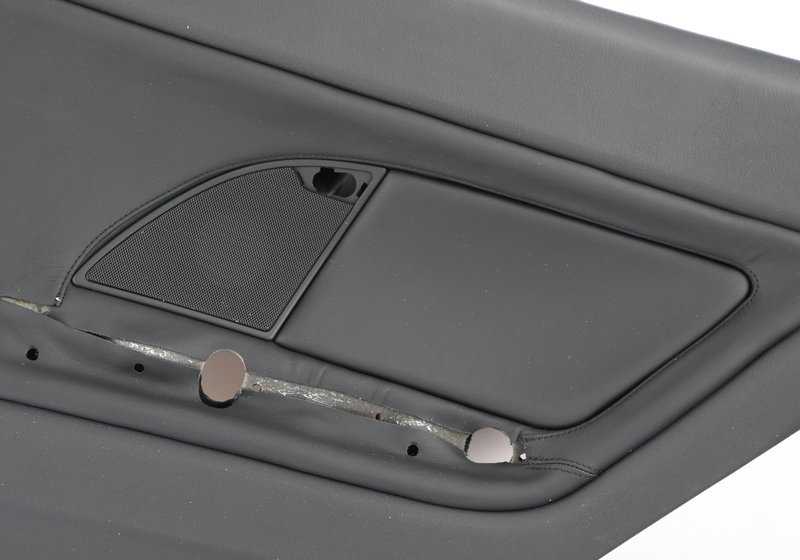 Panel lateral trasero derecho OEM 51437890780 para BMW E46. Color negro. Pieza original BMW.