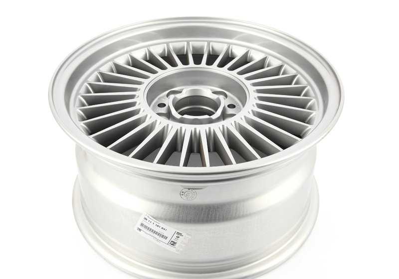 Multiradio 4e roues en alliage pour la série BMW 7 E38 (OEM 36111181841). BMW d'origine