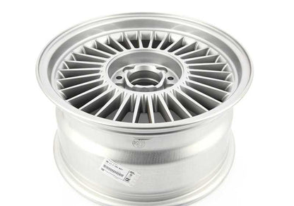 Multiradio 4e roues en alliage pour la série BMW 7 E38 (OEM 36111181841). BMW d'origine