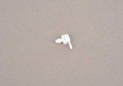 Clip de sujeción OEM 51328408634 para BMW X5 E53. Original BMW.