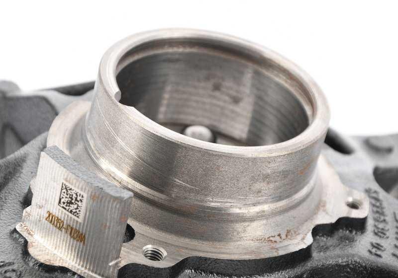 Right rear hose 33326792516 for BMW F20, F21, F22, F23, F33, F36. Original BMW piece for rear suspension, ideal if you notice noise or vibration on the rear right wheel.