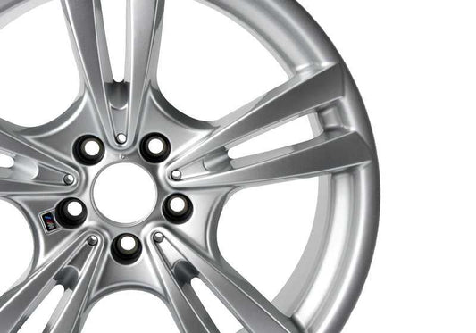 BMW Tire originale M V-Spoke 299 OEM 36116785499 per BMW X5 E70 e X6 E71. Design sportivo in argento decorativo, 20 pollici. Per l'asse anteriore. BMW originale.