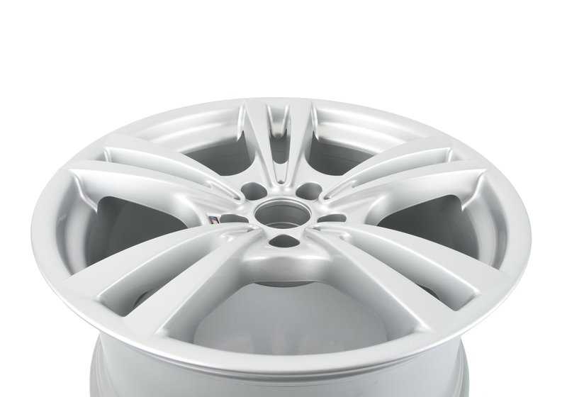 BMW Tire originale M V-Spoke 299 OEM 36116785499 per BMW X5 E70 e X6 E71. Design sportivo in argento decorativo, 20 pollici. Per l'asse anteriore. BMW originale.