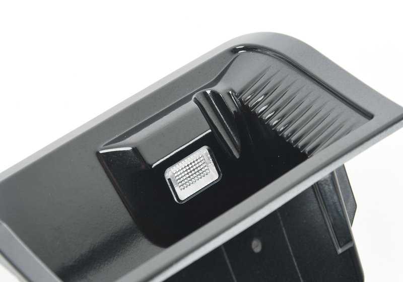 Inserto cenicero OEM 51169213654 para BMW F10 (518d, 520d) modelos 2013-2016. Accesorio original BMW para la consola central.