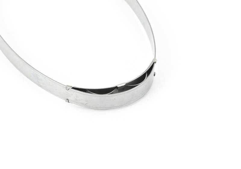 Hose clamp for BMW E82, E88, E90N, E91N, E92N, E93N, F10, F11, F01N, F02N, E84, E70N, F15, E71, F16 (OEM 13717599289). Original BMW.