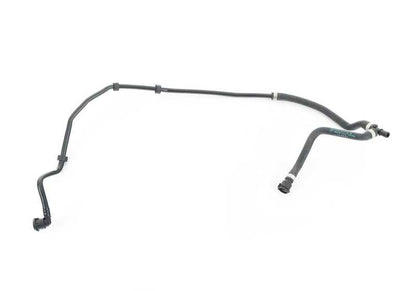 Manguito de refrigerante OEM 17127619722 para BMW F07 y F07N. Repuesto original BMW.
