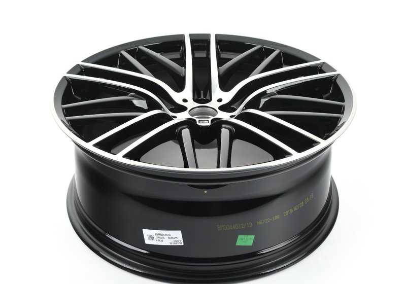 Pneus BMW M Double Radio 650 BMW OEM 36116867341 para BMW G32, G11, G12. Esportes e design forjado, compatíveis com o módulo RDC. Inclui parafusos e tampa central. BMW original.