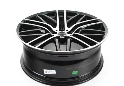 Pneus BMW M Double Radio 650 BMW OEM 36116867341 para BMW G32, G11, G12. Esportes e design forjado, compatíveis com o módulo RDC. Inclui parafusos e tampa central. BMW original.