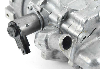 Bomba de vacío dirección asistida OEM 32416796721 para BMW F01, F02. Original BMW.
