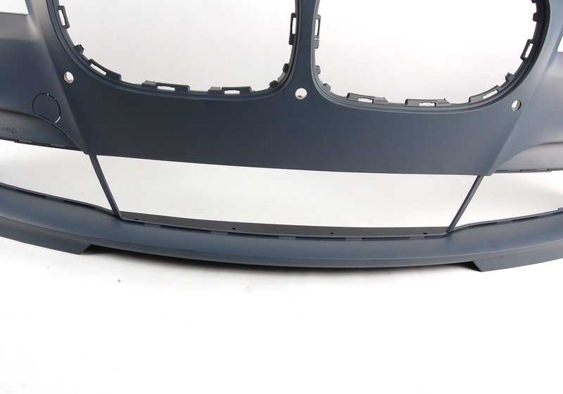 OEM 5118049637 Druckvorderstoßstange für BMW F01, F01N, F02, F02N, F04. Kompatibel mit PDC- und Seitensensoren. Originaler BMW Ersatz.
