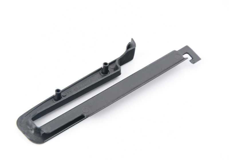 Tapa embellecedora para cortinilla parasol derecha OEM 51168184158 para BMW Serie 5 E39. Original BMW.