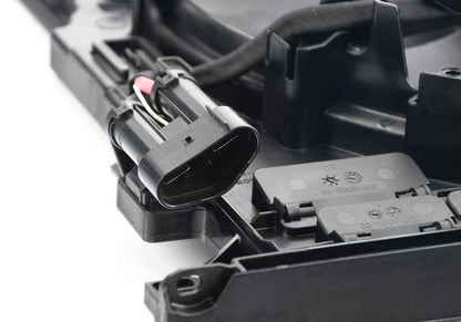 Fancalo of Fan avec BMW Fan Series 5 F07, F10, F11, F18 Series 6 F06, F12, F13 Series 7 F01, F02 (OEM 17427647652). BMW d'origine.