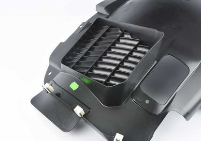 Cubierta paso de rueda delantera derecha OEM 51718079568 para BMW F87, F87N. Pieza original BMW.