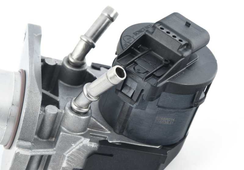 EGR Valve OEM 11717810871 for BMW E81, E82, E87, E88, F20, F21, F22, E90, E91, E92, E93, F30, F31, F34, F32, F33, F36, E60, E61, F07, F10, F11, F11, F11, F11, F11, F11, F11, F06, F12, F13, F01, F02, E84, E83, F25, F26, E70, F15, E71, F16. BMW original.