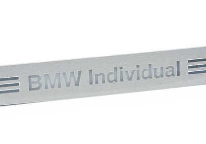 Embellecedor entrada puerta delantera OEM 51478059064 para BMW X5 F15 y BMW X6 F16. Pieza original BMW.