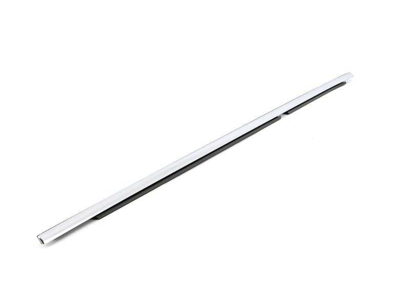 Tapa embellecedora exterior puerta trasera derecha cromada OEM 51703400812 para BMW X3 E83, E83N. Original BMW.